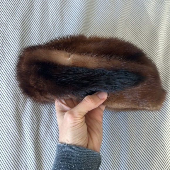 Real Siberian mini fur vintage hat, this is amazingh vintage size small hat, - Picture 4 of 6